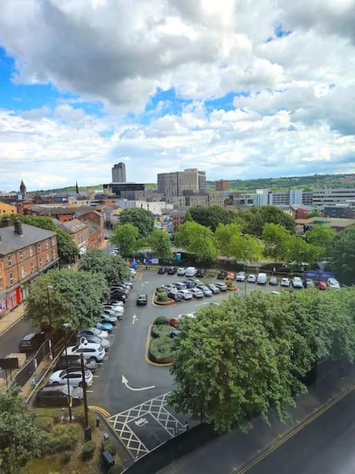 Centre 2 Bed & 2 Bath With Free Secured Parking Near And Hospital Apartment