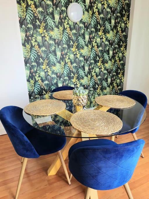 Centre 2 Bed & 2 Bath With Free Secured Parking Near And Hospital